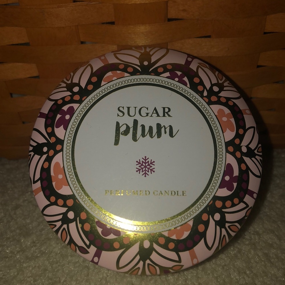 Sugar plum scented candle